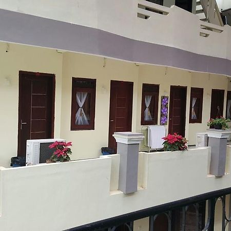 Adel'S Guest House Маланг Екстер'єр фото
