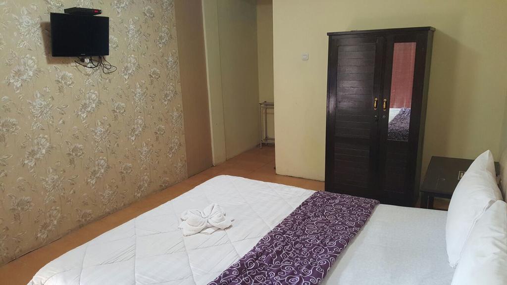 Adel'S Guest House Маланг Екстер'єр фото